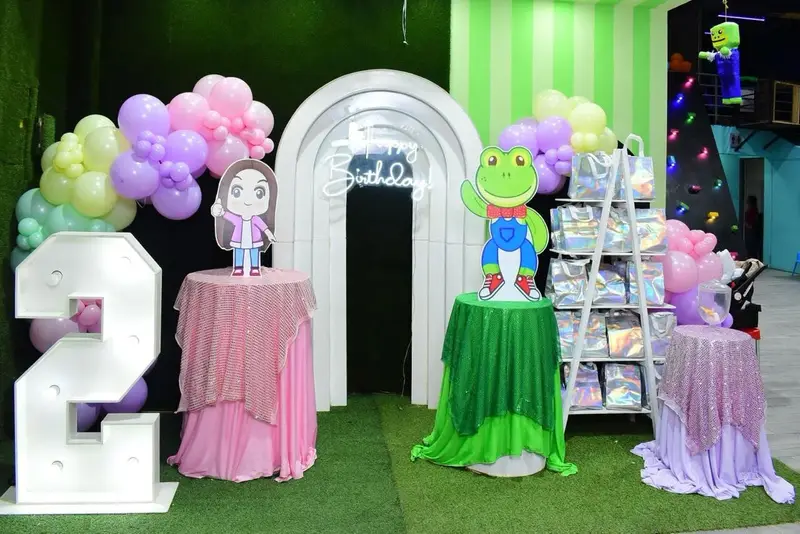 Arco de entrada y ambientación